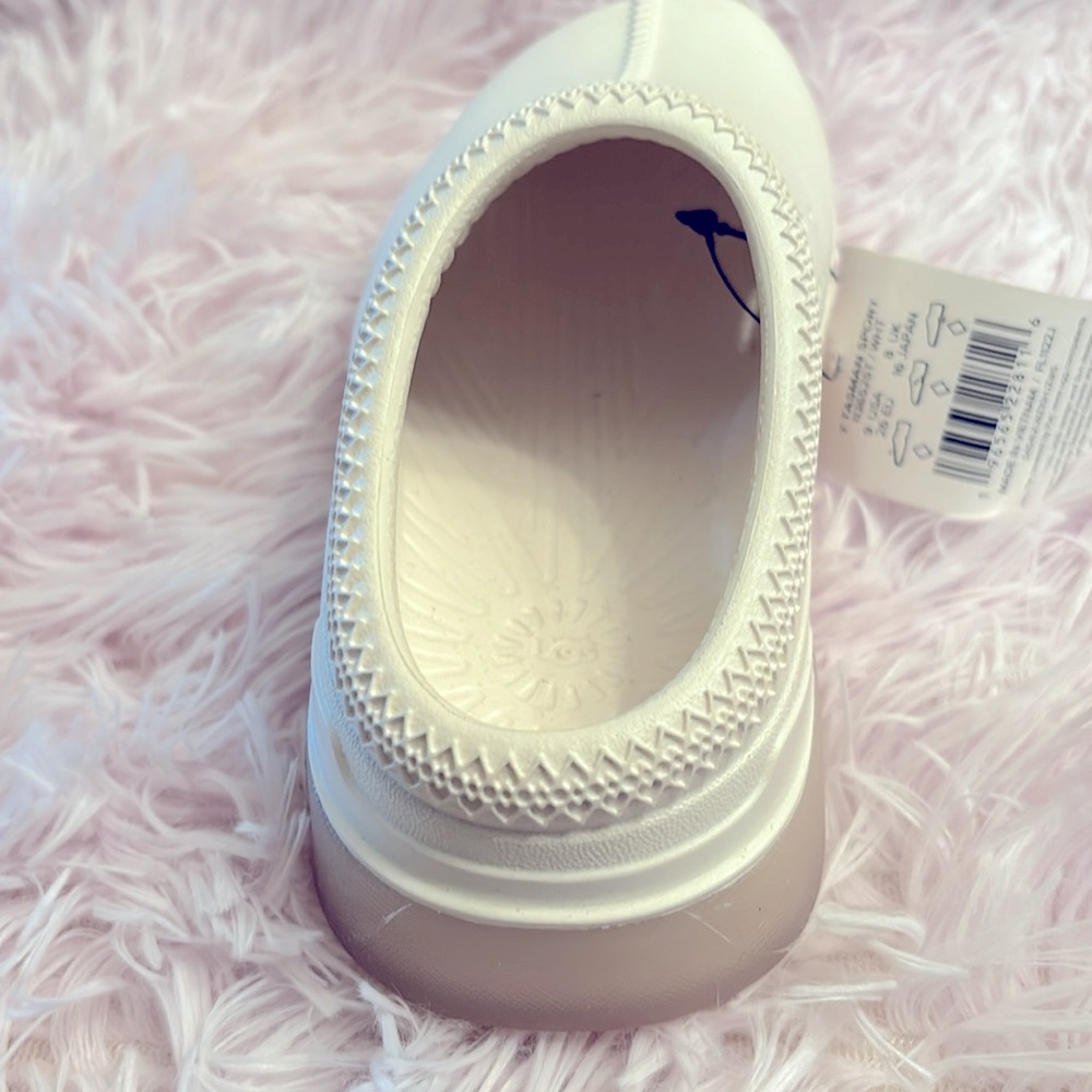 UGG - Picture 5 of 7